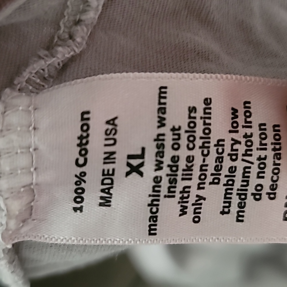 Distressed t-shirt - Picture 3 of 3